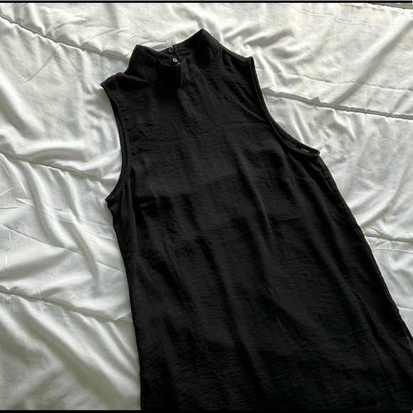 Mock neck basic black tank - Picture 2 of 4